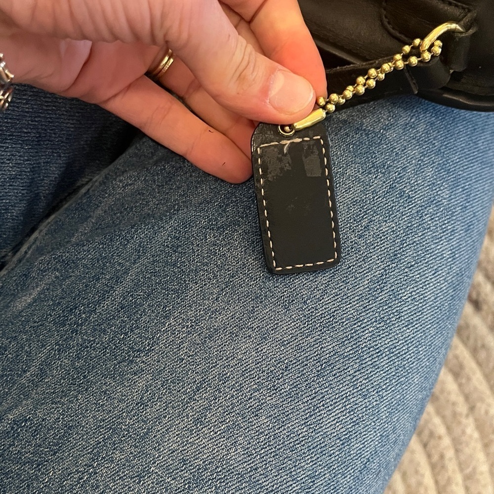 I don't have this bag anymore do not offer. Crossbody 9031 Bag Black Made in US - Picture 8 of 13